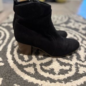 Great condition and very comfortable!